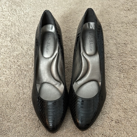 Black embossed croc pumps - Picture 2 of 4